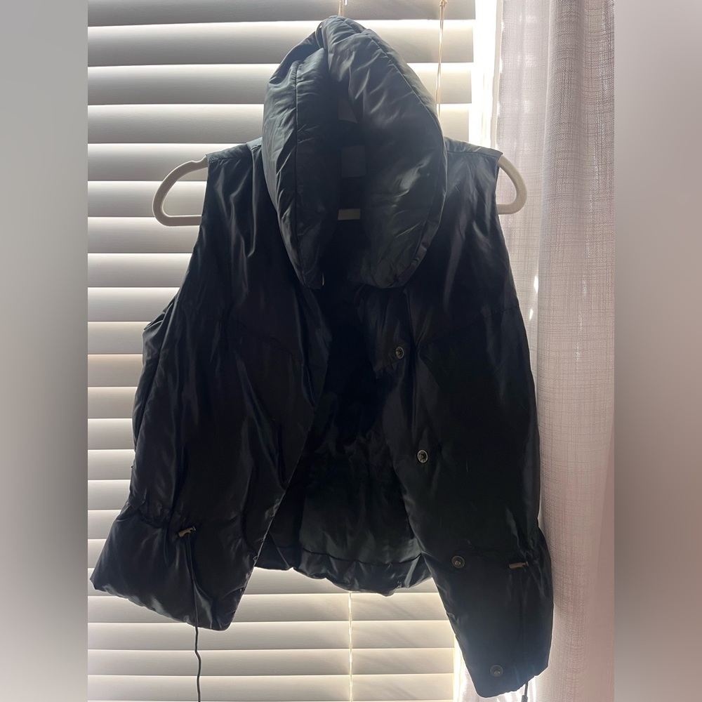 Theory vest